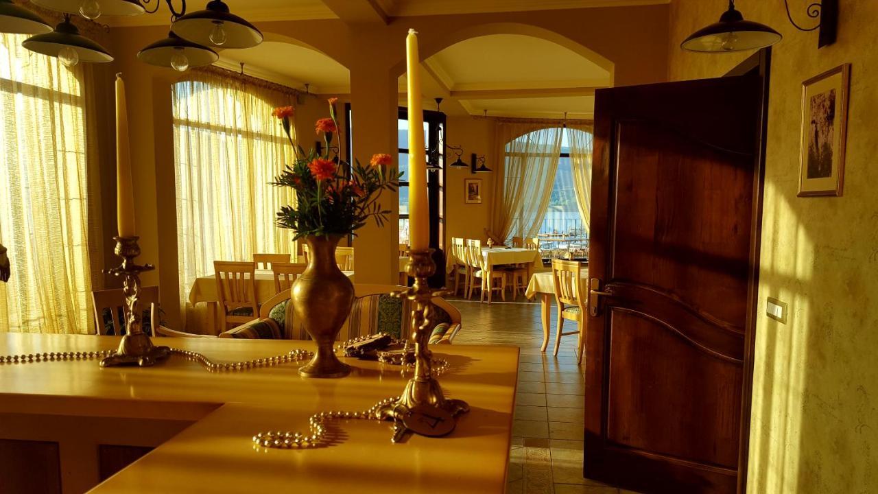 Pensiunea Casa Mircea & Restaurant Ieşelniţa Exterior foto